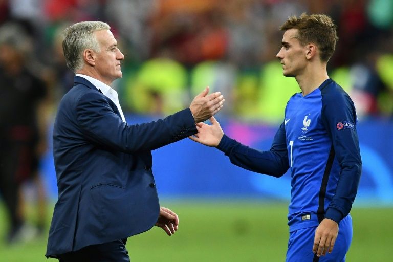 ބާސެލޯނާމެދު ގްރީޒްމަން ހިތްހަމަނުޖެހޭ : ޑެޝޯމްޕްސް