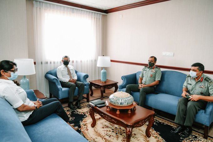 ރައިސް ނަޝީދު، ޑިފެންސް މިނިސްޓަރާއި ސިފައިންގެ އިސްވެރިންނާއި ބައްދަލުކުރައްވައިފި