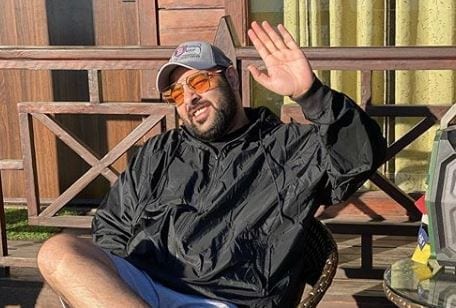 ރާއްޖޭގައި ޗުއްޓީ ހޭދަކުރުމަށްފަހު ބާދްޝާހް އެނބުރި ގައުމަށް، މޫނު ހުރީ އަނދާފައި!