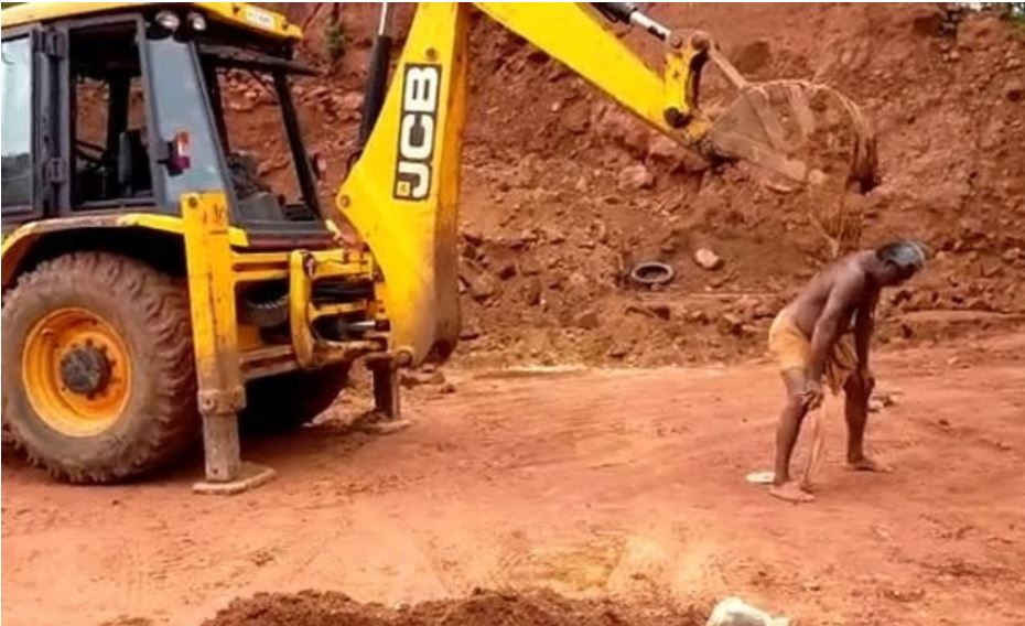 ބުރަކަށި ކަހާލަން ބޭނުންކުރީ އެކްސްކަވޭޓަރެއް