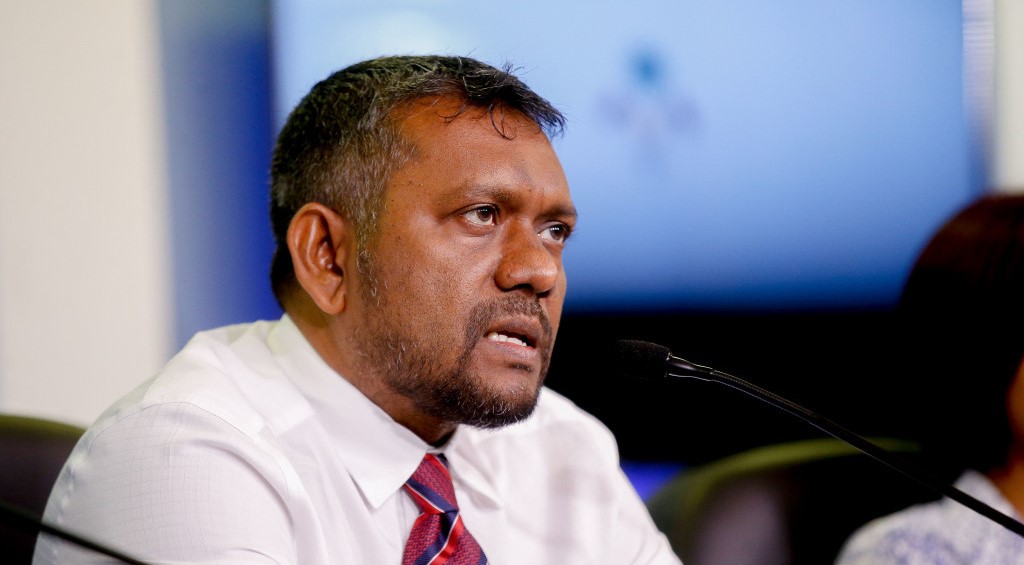 ވަކި މީހެއްގެ ފަހަތުގައި ލޯމަރައިގެން ނުހުންނާނަން: މިނިސްޓަރ ފައްޔާޟް