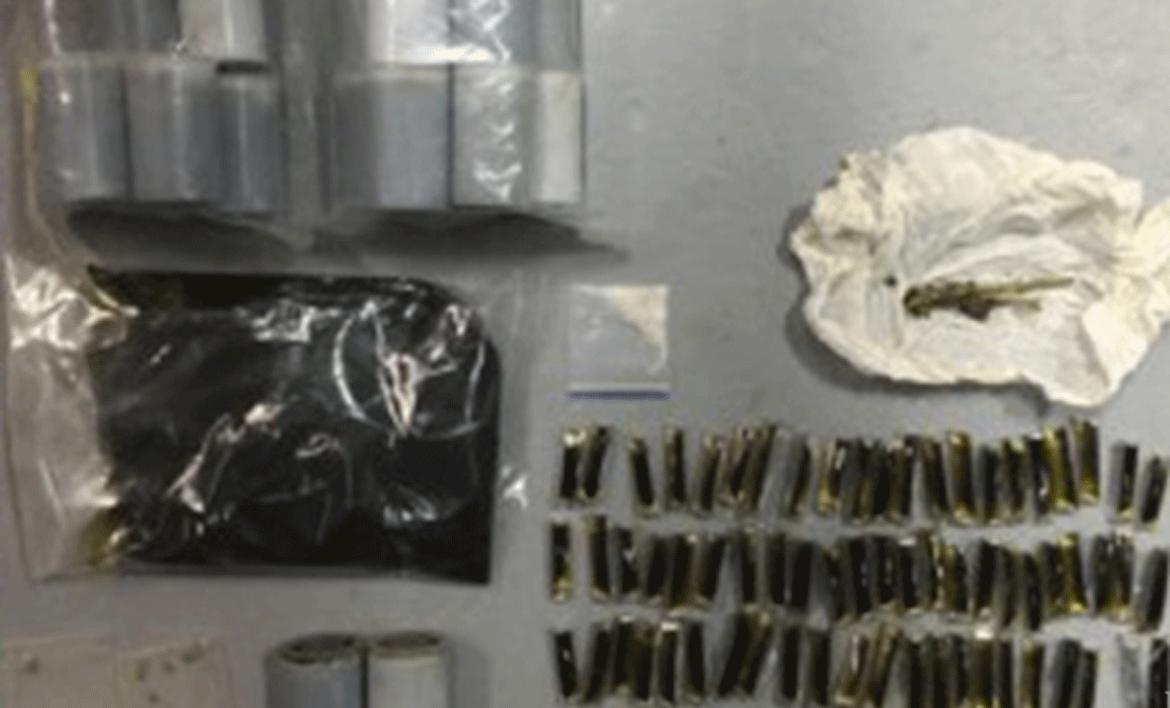 އެތެރެ ހަށީގައި ފޮރުވައިގެން މަސްތުވާތަކެތި އެތެރެކުރަން އުޅުނު 5 މީހަކު ހައްޔަރުކޮށްފި