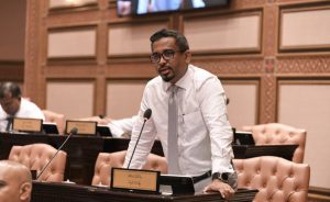 މާރާމާރީއެއް ނުހިންގަން، ކަފަބުރު ނޭފަތުގެ ތެރޭގައި ތަޅުވައިގަތުމުން އަތް ދުރަށްލިން: އިކްރާމް