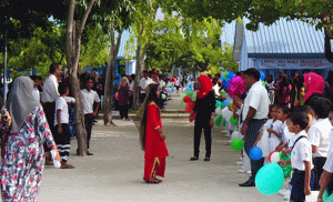 މުދައްރިސުންގެ ދުވަސް، ގޮންޖެހުމާއިއެކުވެސް ދަނީ ކުރިއަށް