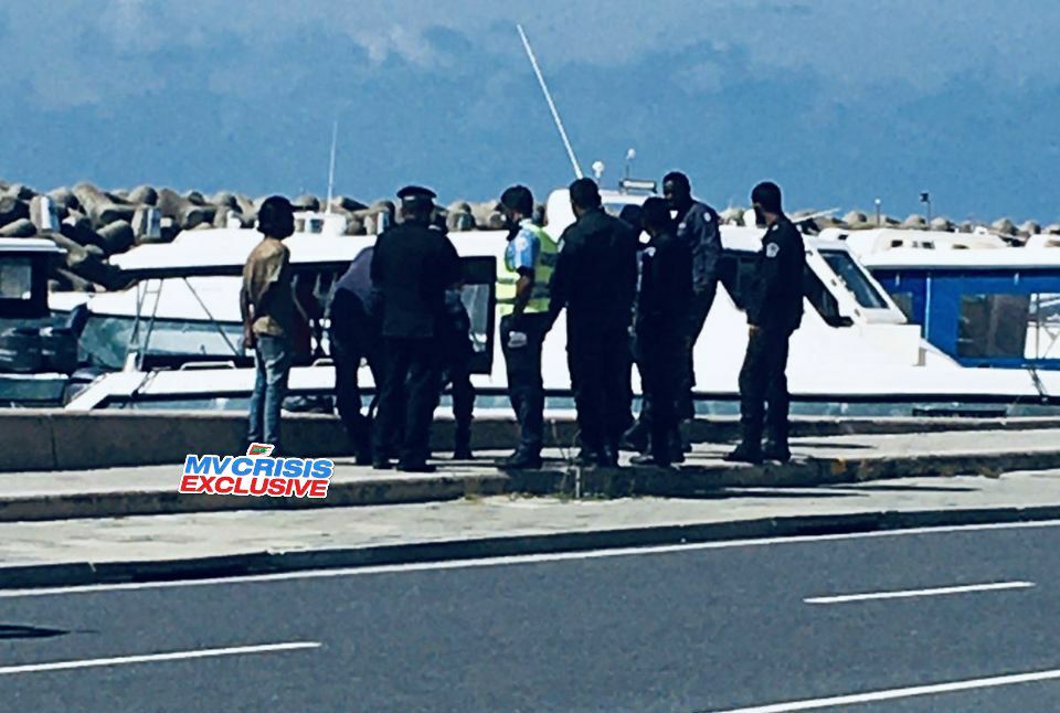 އިއްޔެ މަރުވެފައި އޮއްވާ ފެނުނު މީހާ މޫދަށް އެރުނީ އަމިއްލައަށް