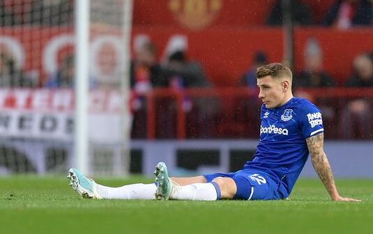 އެވަޓަންގެ ޑީނިއާއަށް އަނިޔާވެ ތިންމަހަށް ކުޅުމާދުރަށް