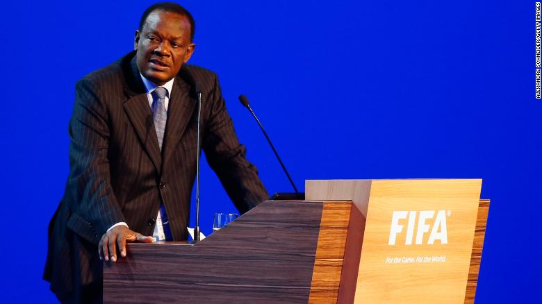 ޖިންސީ ފުރައްސާރައިގެ ތުހުމަތުގައި ހެއިޓީގެ ފުޓްބޯޅަ ފެޑަރޭޝަންގެ ރައީސް އުމުރަށް ސަސްޕެންޑް ކޮށްފި