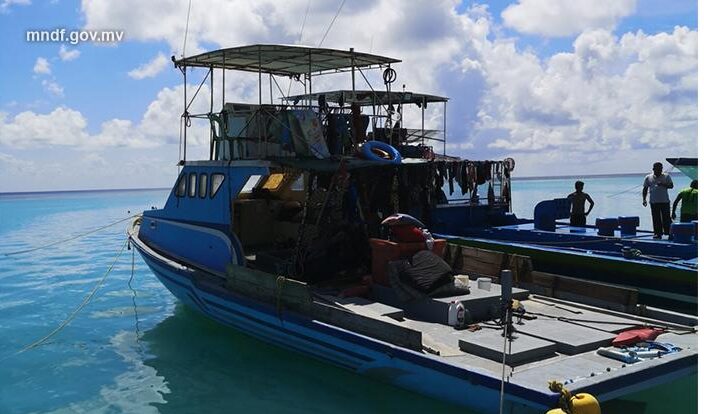 ތިނަދޫ ފަޅުގައި އޮތް ދޯންޏެއްގައި އަލިފާނުގެ ހާދިސާއެއް ހިނގައިފި