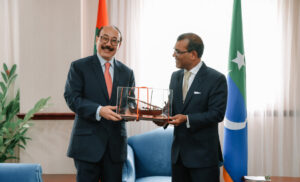 ރައްޔިތުންގެ މަޖިލީހުގެ ރައީސް މުޙައްމަދު ނަޝީދު އިންޑިއާގެ ފޮރިން ސެކްރެޓަރީއާ ބައްދަލުކުރެއްވުން – ފޮޓޯ: މަޖިލިސް