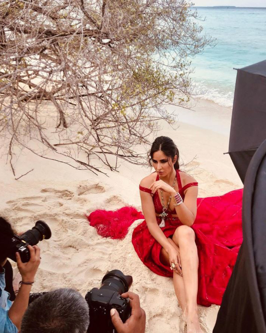 މިއޮތީ ކެޓްރީނާ ރާއްޖޭގައި ކޯވިޑް ޓެސްޓު ކުރާ ވީޑިއޯ އެއް: ފޭނުންނަށް ވަރަށް ކަމުގޮސްފި!