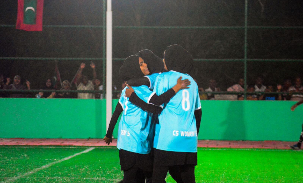 ކުމުންދޫގައި ބާއްވާ އަންހެނުންގެ ފުރަތަމަ ފުޓްސަލް މުބާރާތުގެ ފައިނަލްގެ ޖާގައެއް ސީއެސް ވިމެންސް ކަށަވަރު ކޮށްފި