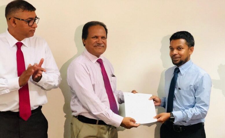 ޓްރާސްޕޯޓުގެ މުވައްޒިފުން ވަކިކުރިއިރު ސިޔާސީ ވެރިއެއްގެ ނުފޫޒު