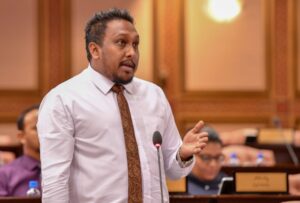 "އިންޑިއާ އައުޓް" މަޖިލިސް ތެރޭގައިވެސް ގޮވާނަން، ކަންފަތްމަތީގައި ނުވެސް ޖެހޭނެ: މޮސްޓަރ