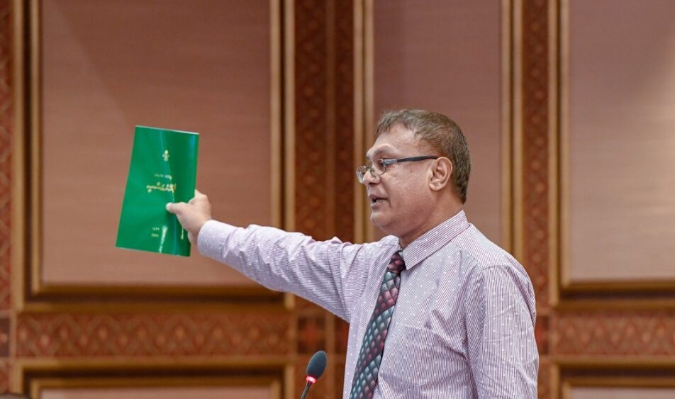 ބަރުލަމާނީ ނިޒާމަށް ބައެއް މެންބަރުން ތާޢީދުކުރަނީ، މެންބަރުކަމާއި ވަޒީރުކަން ލިބުމުގެ ފުރުޞަތު އޮތީމަ: މަވޯޓާ