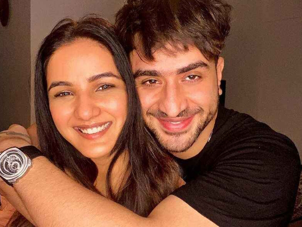 ޖޭސްމިން އާއި އަލީގެ ލަވަ ނެރެފި