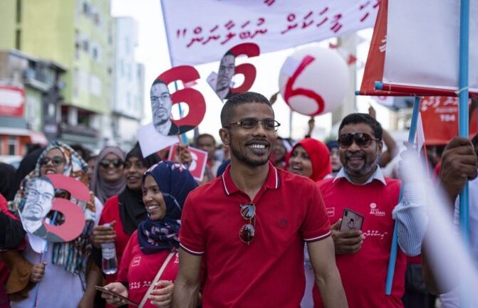 އަލްހާން އިދިކޮޅަށް: ކޮރަޕްޝަން ފައިސާ ޚަރަދުކޮށްގެން ޤައުމު ފަސާދަކުރުން ހުއްޓާލާ!