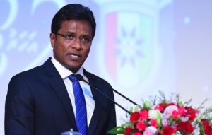 ލާދީނިއްޔަތު ވުޖޫދު ވެއްޖެނަމަ އެންމެ ފުރަތަމަވެސް ކޮކަޑި ލާނީ އިސްލާމީ ތަޢުލީމަށް: އުމަރު