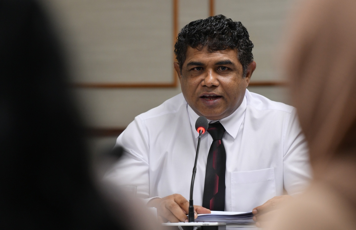 ގޯނި ގޯނީގައި ފައިސާ ނަގަމުންދާއިރު، ސަލާމަތަށް ހޭދަކުރަނެ ފައިސާ ނެތުމަކީ ރައްޔިތުންނަށްކުރާ ފުރައްސާރައެއް: ބޮންޑެ