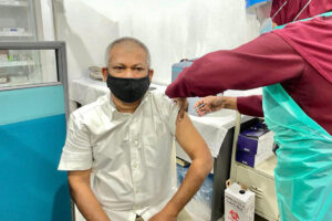 ރިސޯޓުތަކުގައި މަސައްކަތްކުރާ 10000އަށް ވުރެގިނަ މުވައްޒަފުންނަށް ވެކްސިން ދީފި