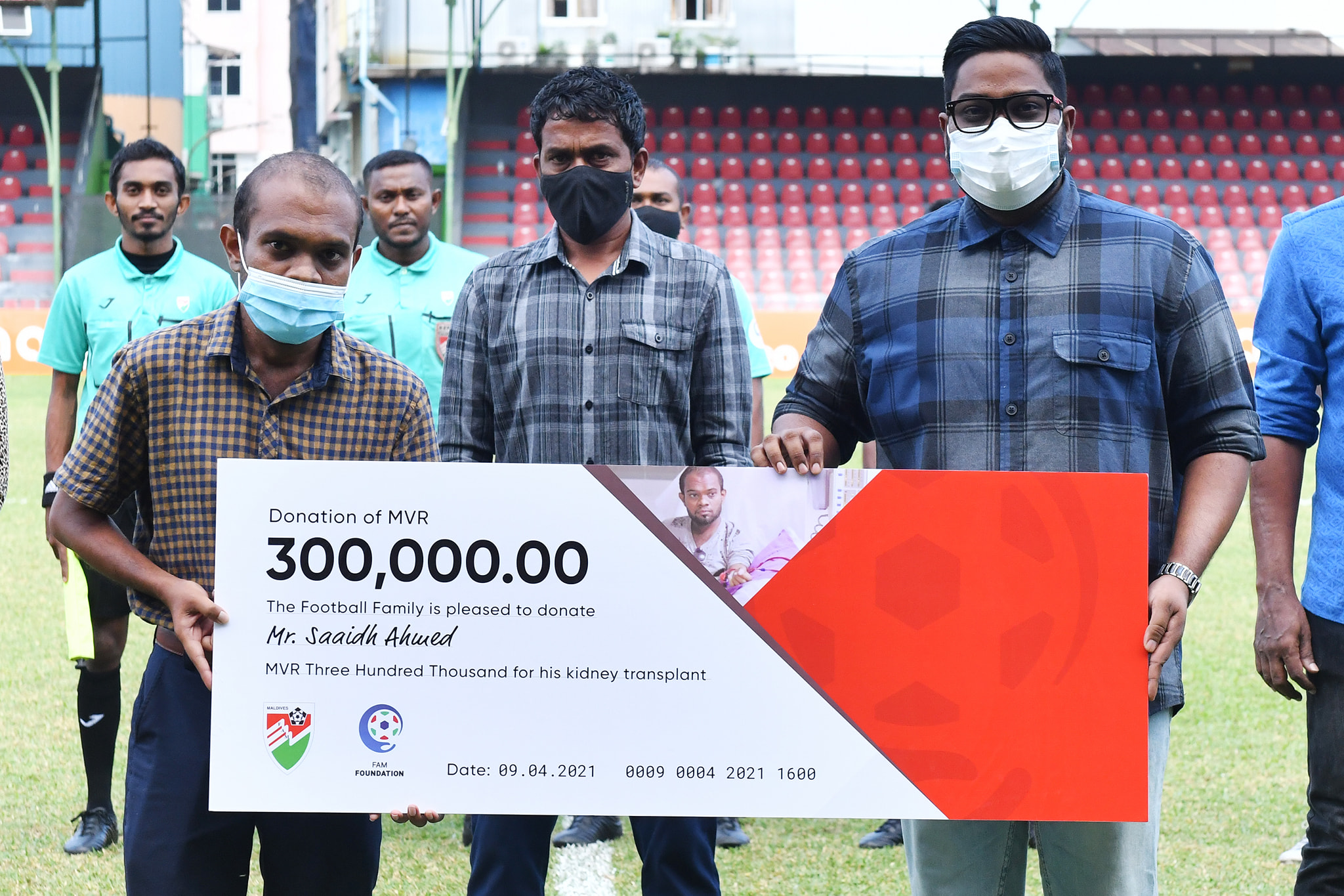 ސާއިދަށް ދިން އެހީއާއެކު ދިވެހި ފުޓްބޯޅަ އާއިލާއިން ނަމޫނާ ދައްކައިފި