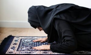 ޝައިޚް ޢަލީ ޒައިދުގެ ގަލަމުން: ނަމާދަށް ތިޔަހަދަނީ ކިހިނެއް؟