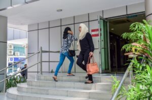 އާދީއްތައިން ފެށިގެން އޮފީސްތަކަށް މުވައްޒިފުން ނިކުމެ ޚިދުމަތް ދިނުމަށް ނިންމައިފި