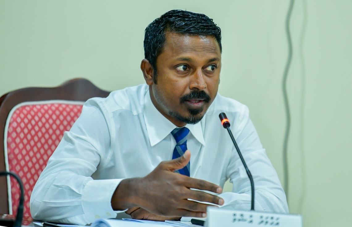 ރައްޔިތުންގެ އަތުން އިތުރަށް ޓެކްސް ނެގުމާ ދެކޮޅު: އުޝާމް