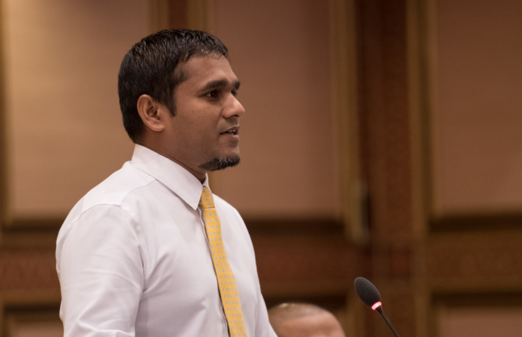 މަސްވެރިންގެ ކަންބޮޑުވުންތަކަށް ސަރުކާރުން ހައްލު ހޯދައިދޭންޖެހޭ: އިލްޔާސް