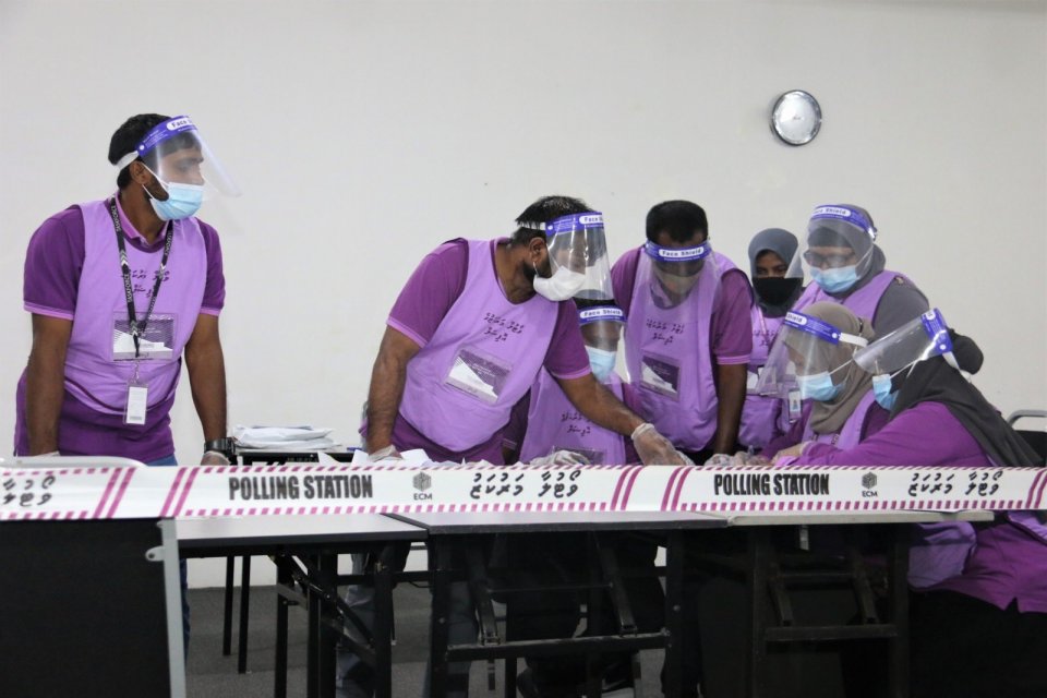 އައްޑޫ ސިޓީ ކައުންސިލަށް ބަދަލު ގެންނަ ވޯޓު ނެގުމަށް ހުށަހަޅުއްވައިފައިވާ ސުވާލުތައް ރައީސްގެ ޤަރާރަކުން އިޞްލާޙު ކޮށްފި