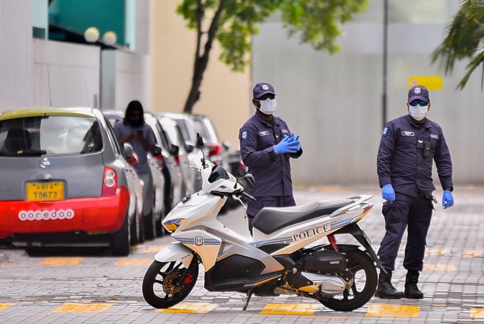 ގިނަ އަދަދެއްގެ ބަނގުރަލާއި ފައިސާއާއެކު 3 ބިދޭސީއަކު ހައްޔަރުކޮށްފި