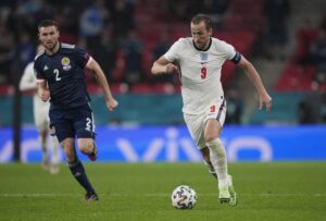 ސްކޮޓްލެންޑް އަތުން އެއްވަރުވެ، އިންގްލެންޑް އިތުރު އިންތިޒާރެއް ކުރަން ޖެހިއްޖެ