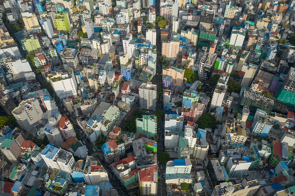 ހެންވޭރު ގެއަކުން ދުންއަރާތީ ބެލިއިރު ބަނގުރާ ކައްކަނީ