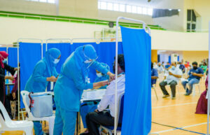 ބޫސްޓަރ ޑޯޒް ޖެހި މީހުންގެ ޢަދަދު 27،300 މައްޗަށް