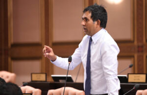 މުވައްޒިފުންނަށް މުސާރަ ބޮޑުނުކޮށް، ވެރިން މުސާރަ ބޮޑުކުރުމަކީ ޒިންމާދާރުކަން ކުޑަކަމެއް: ސައީދު