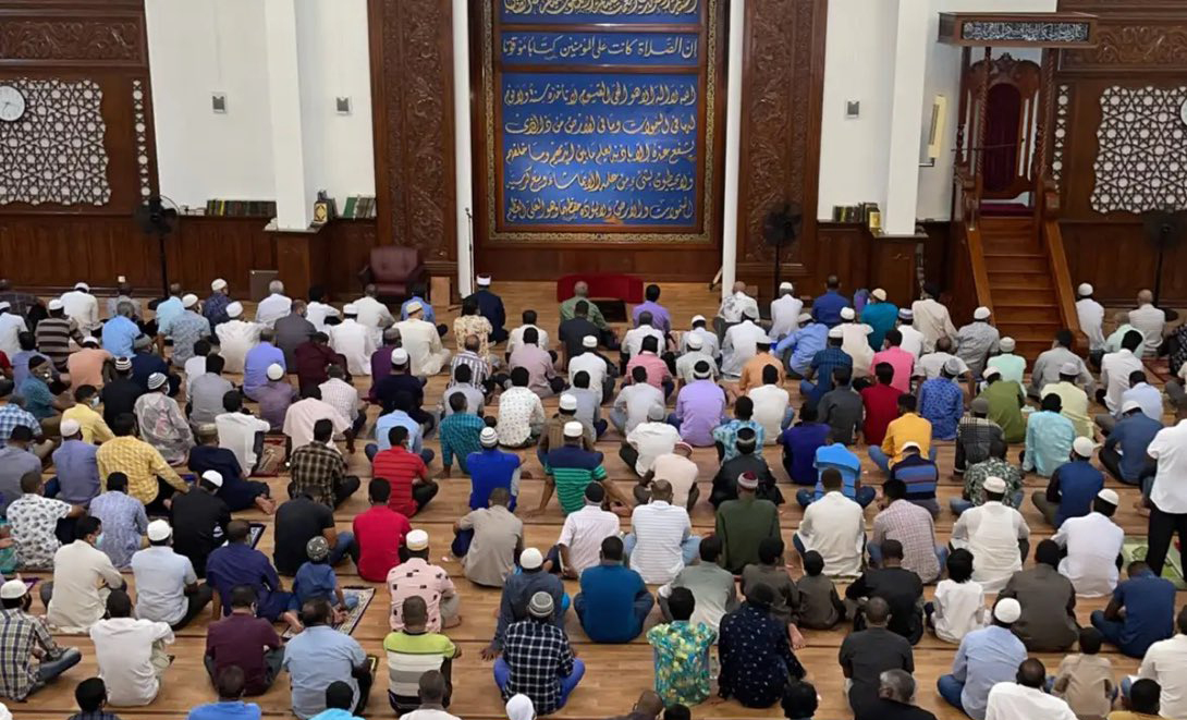 ހުކުރު ދުވަހުގެ މެންދުރު ނަމާދު ކުރަންޖެހޭނެތަ؟