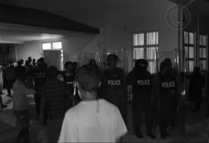 އިހުމާލުން 49 އަހަރުގެ މީހަކު ކޯވިޑްގައި ނިޔާވެ، ދުވާފަރުގައި މުޒާހަރާ ކުރަނީ