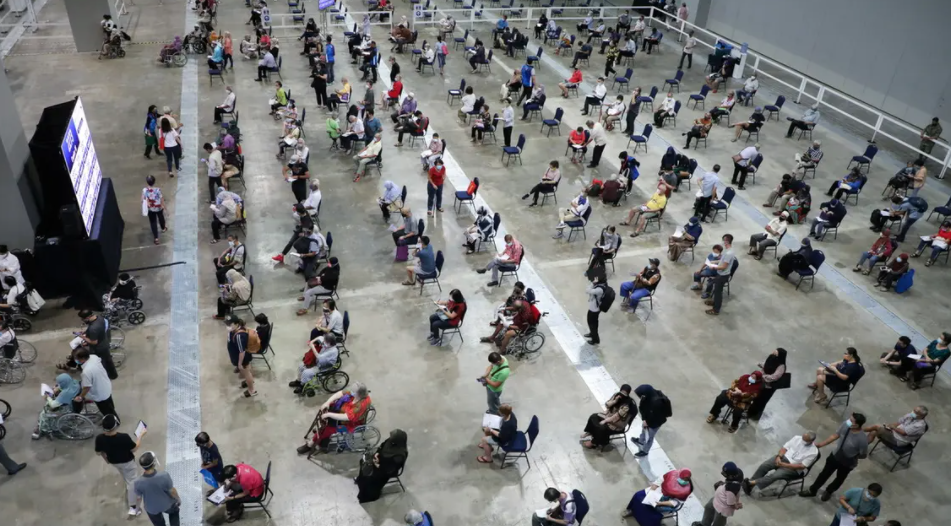 މެލޭޝިއާގެ ވެކްސިން ސެންޓަރެއްގެ 204 މުވައްޒިފުން ޕޮޒިޓިވް ވުމުން ވެކްސިން ސެންޓަރ ބަންދު ކޮށްފި