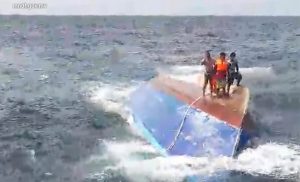 ބަންޑުން ޖަހާލާފައިވާ ދޯންޏެއް އޮޔާދާތީ ސަމާލުވުމަށް އަންގައިފި