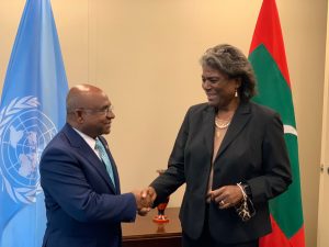 އދ އަށް ކަނޑައަޅާފައި ތިއްބަވާ ސަފީރުންނާއި ޝާހިދު ބައްދަލުކުރައްވާ މަޝްވަރާކުރައްވައިފި