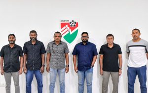 ޤައުމީ ހެޑް ކޯޗަކަށް ސުޒައިން، ކޯޗިން ޓީމުގައި މުޅިން ދިވެހިން