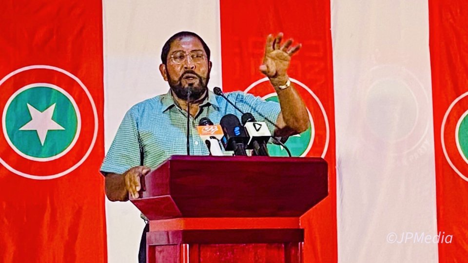 ބަރުލަމާނީ ނިޒާމުގެ މިސާލަކީ މުޅި އޮޑީގައި ހަސަނުގެ ދެފައި އޮންނަ އުސޫލު: ގާސިމް