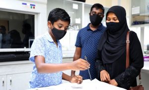 އުމުރުން 10 އަހަރުގައި ކެމިސްޓްރީން އޭ ސްޓާ ހޯދި ރަޔާން ފޮރެންސިކް ލެބަށް