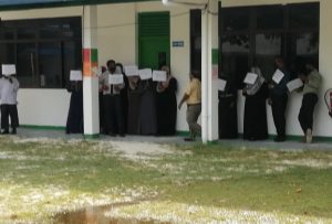 މަހެއް ވީއިރުވެސް އިދާރީ ކަންކަން ހަމަނުޖެހޭތީ ކޮޅުފުށީ ޓީޗަރުން އިހުތިޖާޖަށް