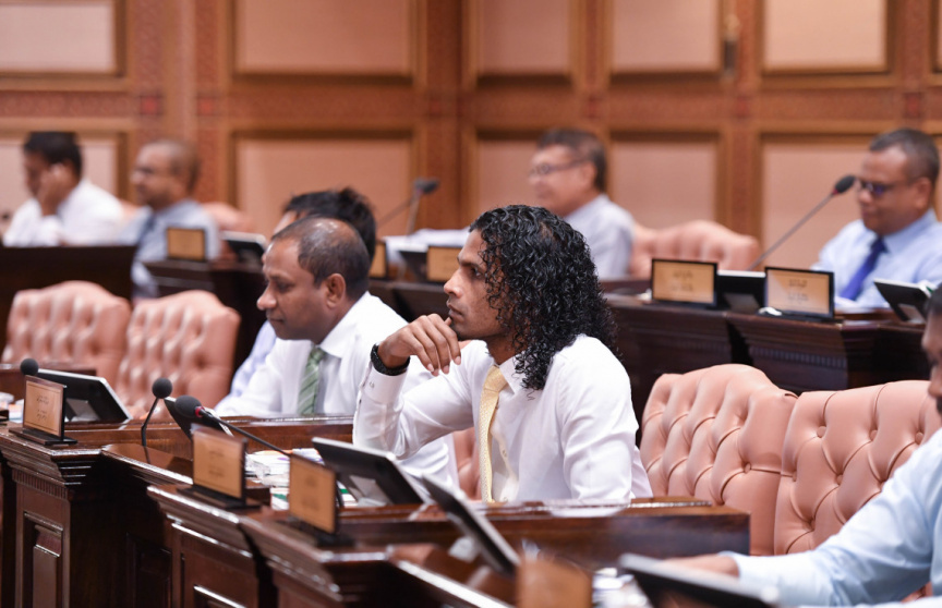 ކައުންސިލްތަކަށް، ލޯނުނަގައި، ލޯނު ދޫކުރުމުގެ ބާރުދެނީ