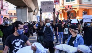 ކުއާލާ ލަމްޕޫރުގެ މަގުތަކަށް އެތައް ސަތޭކަބަޔަކު އެއްވެ ސަރުކާރާ ދެކޮޅަށް މުޒާހިރާ ކޮށްފި