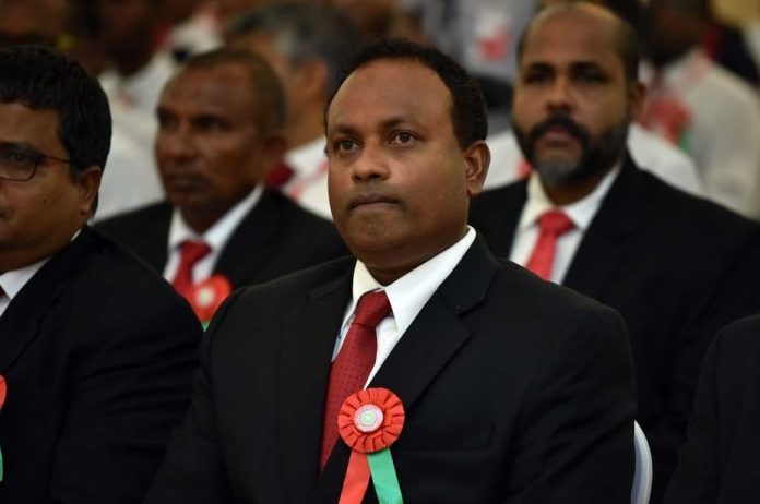 ޖޭޕީގެ ޑެޕިއުޓީ ލީޑަރުގެ މަޤާމުންނާއި، މެމްބަރުކަމުން ފަޔާޒު ވަކިވެއްޖެ