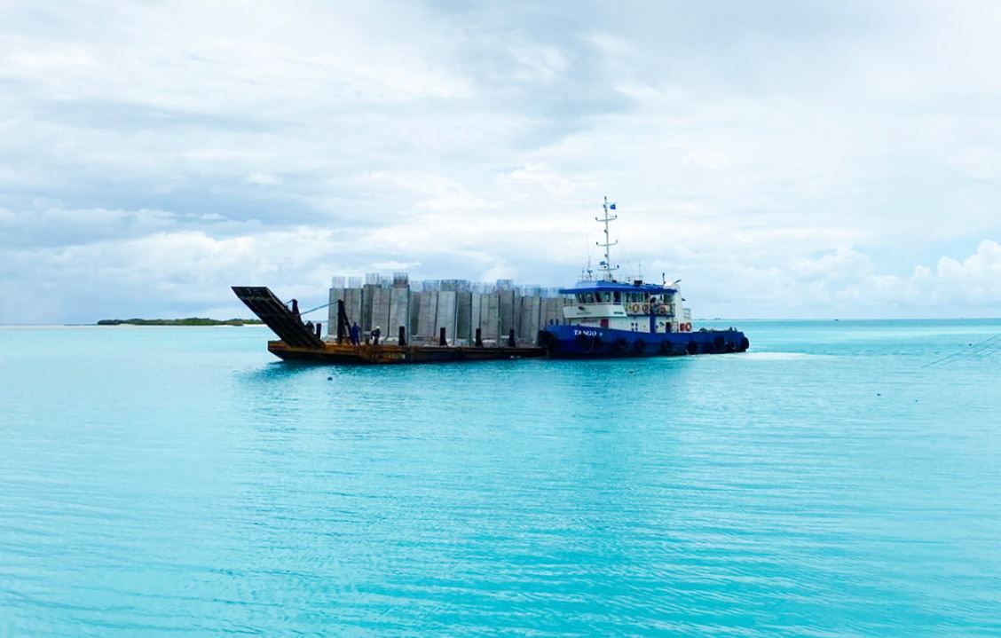 ހިތަދޫ ބަނދަރުގެ އެއްގަމުތޮށި ލުމަށް ބޭނުންވާ ބޮޑު ހިލަ ގެންގޮސްފި