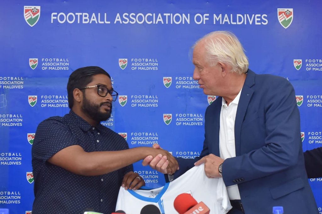 ގައުމީ ފުޓްބޯޅަ ޓީމުގެ ހެޑް ކޯޗު ކޫޕްމަން މަގާމުން ވަކިކޮށްފި