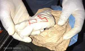 ހައްޔަރުކުރި ޕާކިސްތާނު 4 މީހުންގެ ހަށިގަނޑުން 227 ބުލެޓުގެ މަސްތުވާތަކެތި!