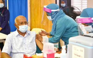 ކޯވިޑް ވެކްސިންގެ 3 ވަނަ ޑޯޒް ދޭން އެޗްޕީއޭއިން ނިންމައިފި